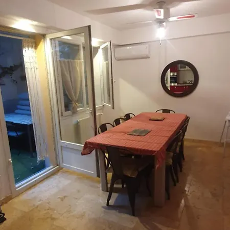 Hébergement de vacances Maison Cosy Intra-muros, Clim, Parking, Extérieur