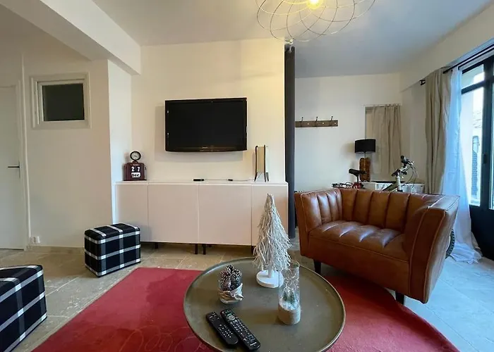 Σπίτι διακοπών Maison Cosy Intra-muros, Clim, Parking, Exterieur Aigues-Mortes